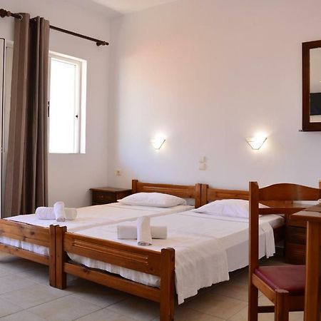 Raph'S Studios-Apts By The Sea Agia Marina  Exterior photo