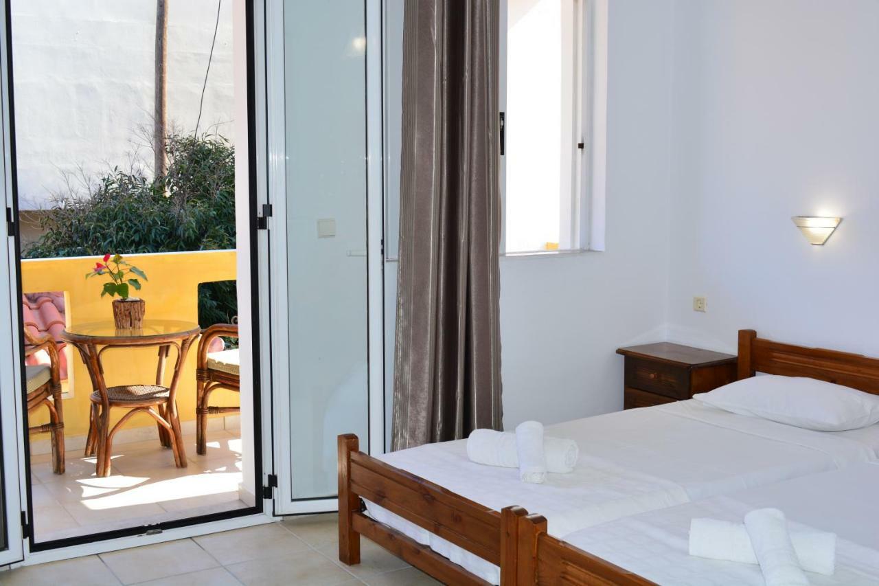 Raph'S Studios-Apts By The Sea Agia Marina  Exterior photo