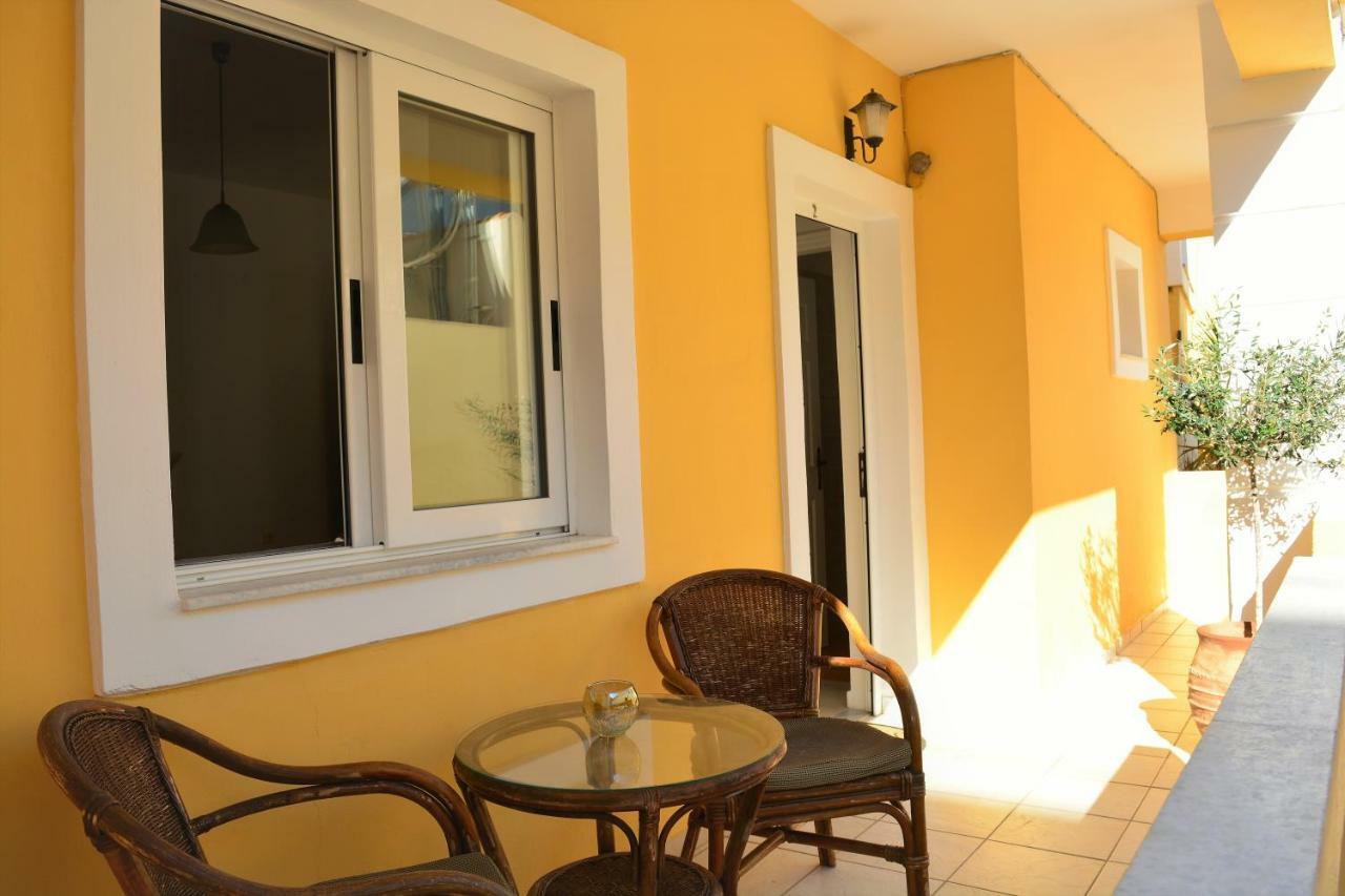Raph'S Studios-Apts By The Sea Agia Marina  Exterior photo