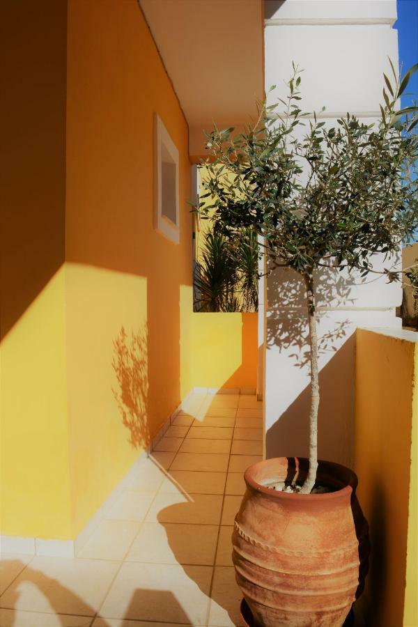 Raph'S Studios-Apts By The Sea Agia Marina  Exterior photo