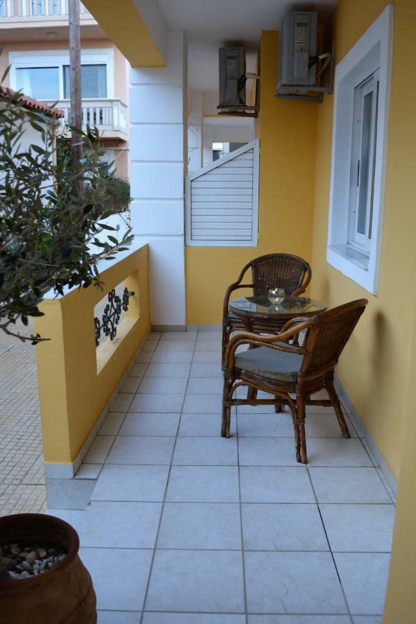 Raph'S Studios-Apts By The Sea Agia Marina  Exterior photo